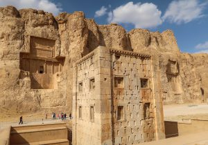 ترک بر خاکریز سانسور ساسانی افتاده است نه بر قامت تاریخ