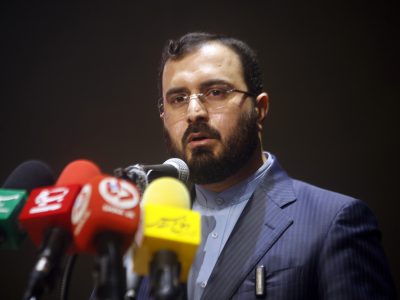 رسانهها نباید در مقابل امر غلط منفعل شوند