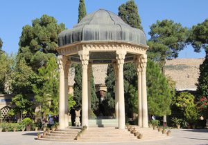 مرمتها جانی دوباره به آرامگاه حافظ بخشید