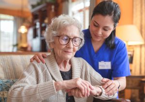 اصول مراقبت از سالمندان در سرما