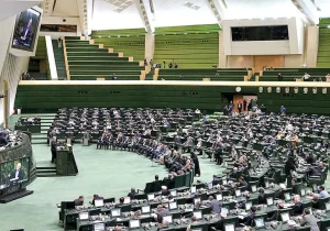 شمشیر استیضاح مجلس بر سر صادق