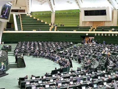 شمشیر استیضاح مجلس بر سر صادق