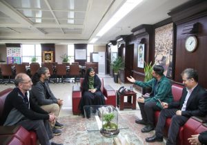 قدردانی حضوری مالکان اراضی فاز ۶ شهر اندیشه از وزیر راه و شهرسازی پس از رفع مشکلات ۳۳ ساله