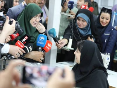 بازدید سخنگوی دولت از یک کارگاه تولیدی پوشاک در منطقه آزاد انزلی