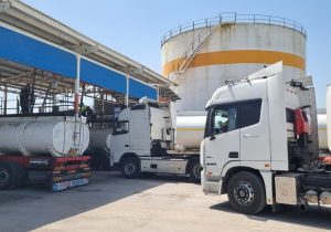 حرکت در مسیر پشتیبانی از بازار داخلی؛ ترخیص محموله روغن خام خوراکی از بندر کاسپین منطقه آزاد انزلی