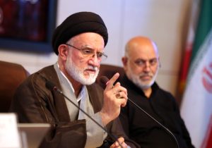 مراقب برخی که نانشان در درست کردن حاشیه است باشید