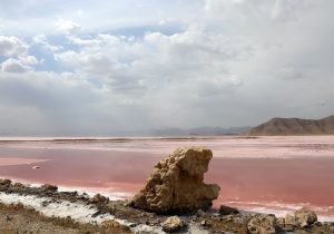 زخم های چرکین دریاچه نمک